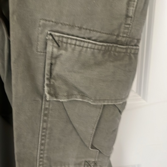 Vintage Men’s Khaki Green Cargo Pants. 36-34. Gap. Numerous pockets - Picture 8 of 10